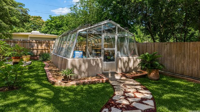7503 Bridgewater Dr, San Antonio, TX 78209