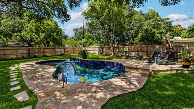 7503 Bridgewater Dr, San Antonio, TX 78209