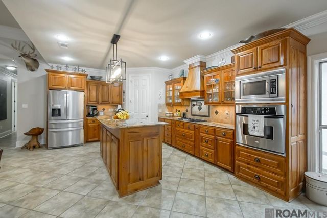 21157 Waterfront East Dr, Maurepas, LA 70449