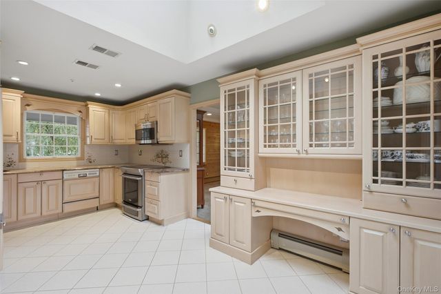 7 Franko Lane, East Setauket, NY 11733