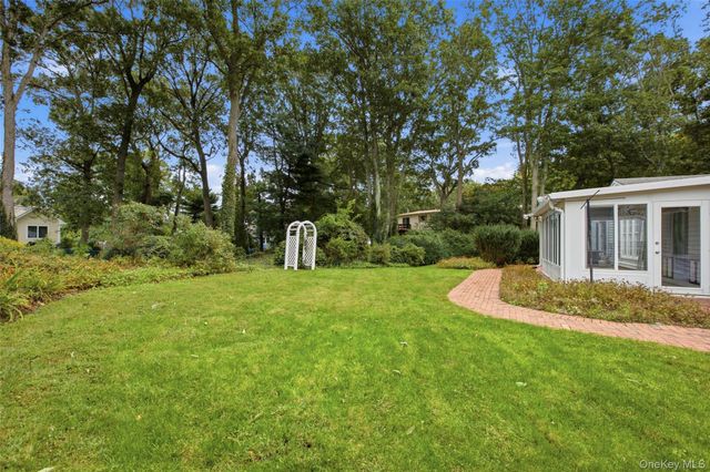 7 Franko Lane, East Setauket, NY 11733