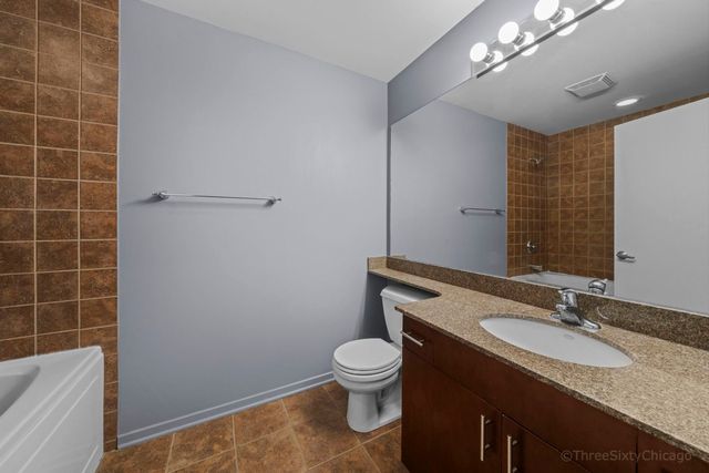 1040 W Adams Street 420, Chicago, IL 60607
