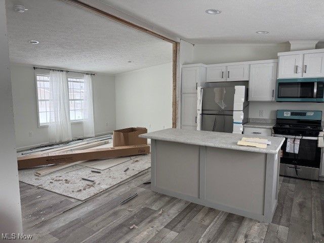 2661 Lake Breeze Drive, Madison, OH 44057