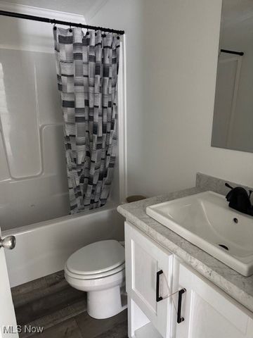 2661 Lake Breeze Drive, Madison, OH 44057