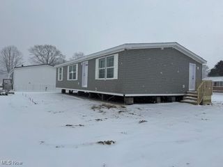 2661 Lake Breeze Drive, Madison, OH 44057