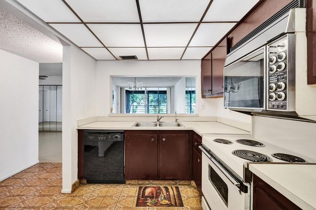 1811 Sabal Palm Drive 203, Davie, FL 33324