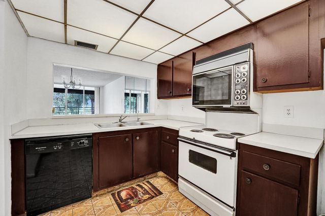 1811 Sabal Palm Drive 203, Davie, FL 33324