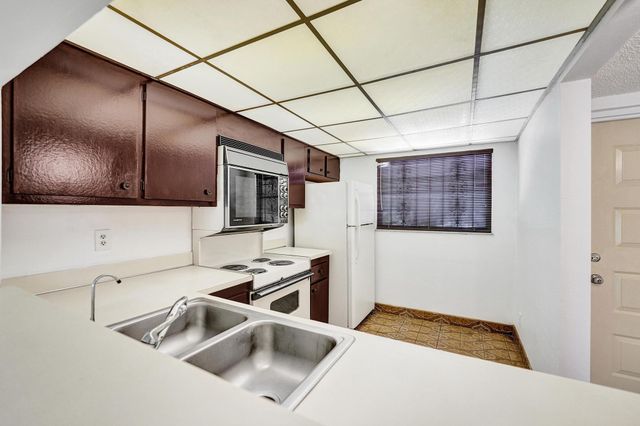 1811 Sabal Palm Drive 203, Davie, FL 33324