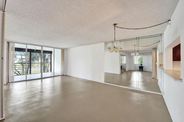 1811 Sabal Palm Drive 203, Davie, FL 33324