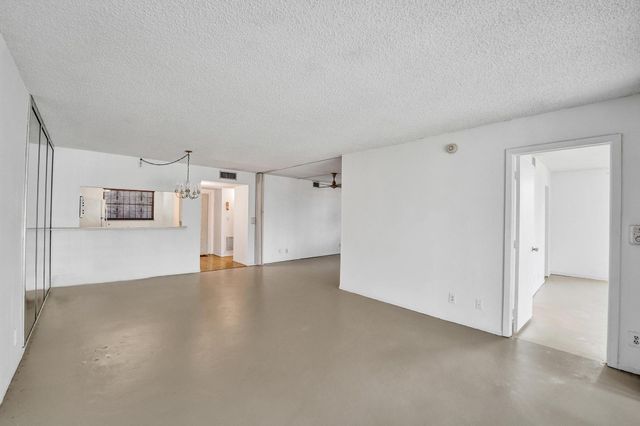 1811 Sabal Palm Drive 203, Davie, FL 33324