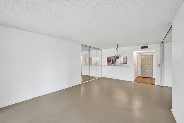 1811 Sabal Palm Drive 203, Davie, FL 33324