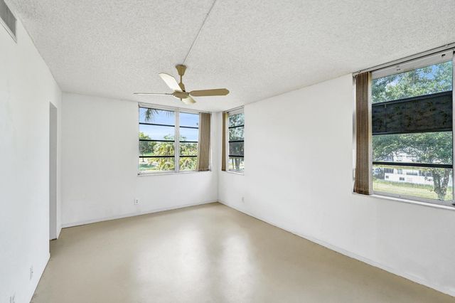 1811 Sabal Palm Drive 203, Davie, FL 33324