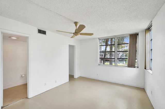 1811 Sabal Palm Drive 203, Davie, FL 33324