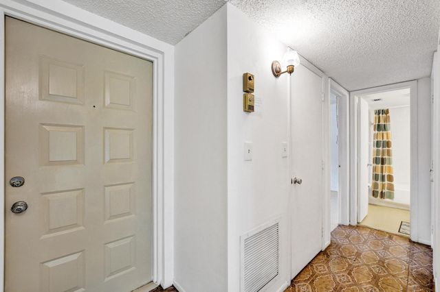 1811 Sabal Palm Drive 203, Davie, FL 33324