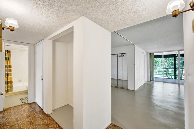 1811 Sabal Palm Drive 203, Davie, FL 33324