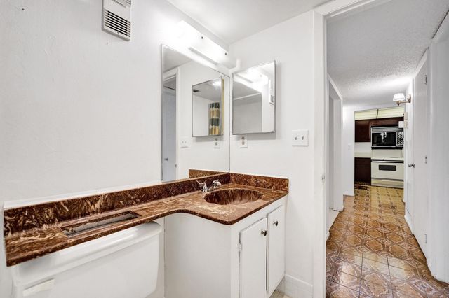 1811 Sabal Palm Drive 203, Davie, FL 33324