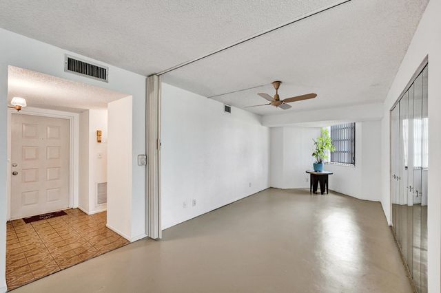 1811 Sabal Palm Drive 203, Davie, FL 33324