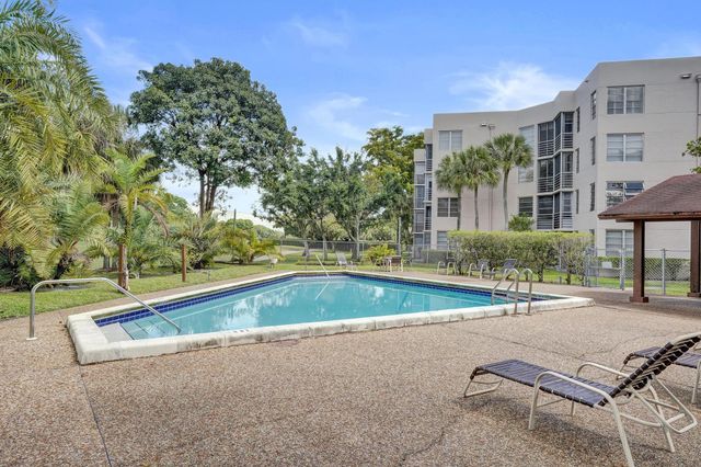 1811 Sabal Palm Drive 203, Davie, FL 33324