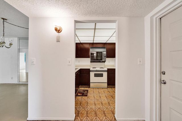 1811 Sabal Palm Drive 203, Davie, FL 33324