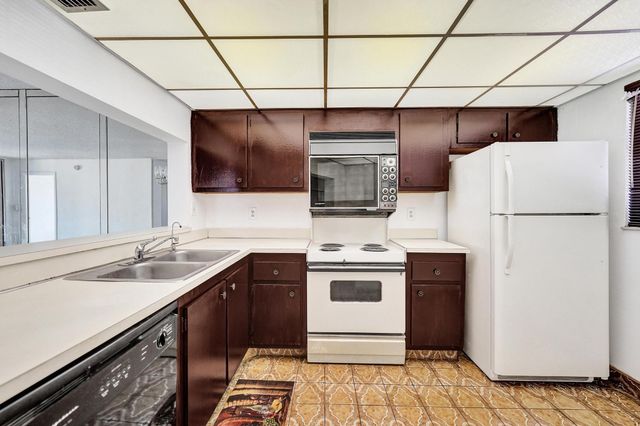 1811 Sabal Palm Drive 203, Davie, FL 33324