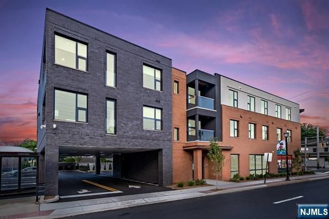 12-01 River Road 303, Fair Lawn, NJ 07410