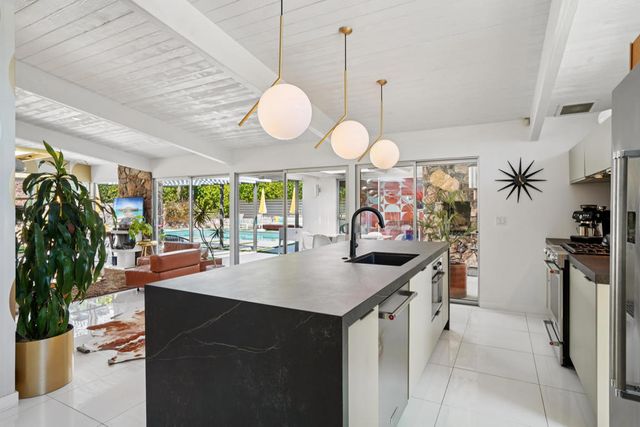 2101 N Berne Drive, Palm Springs, CA 92262