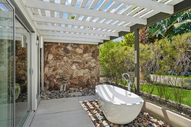 2101 N Berne Drive, Palm Springs, CA 92262