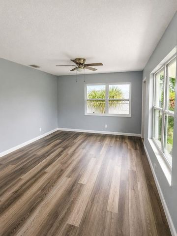 517 73RD AVENUE N, St Petersburg, FL 33702