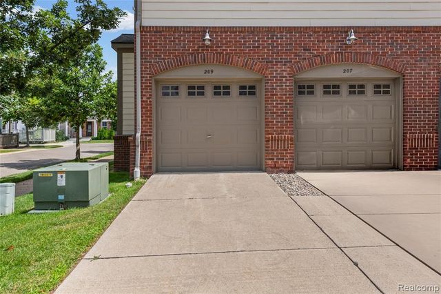 207 Jotham Avenue, Auburn Hills, MI 48326