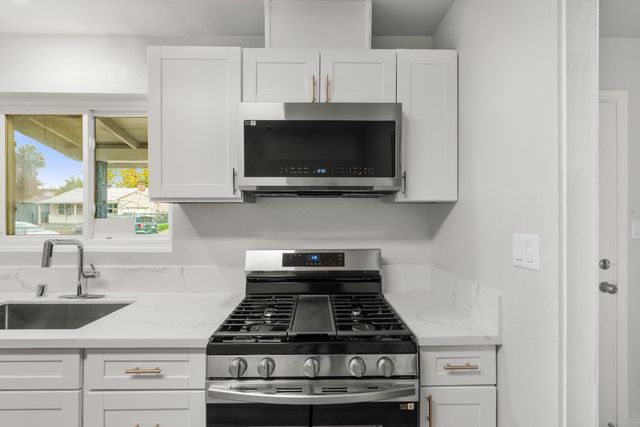 580 Lampasas Ave, Sacramento, CA 95815