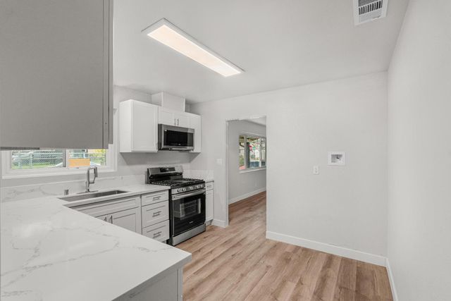 580 Lampasas Ave, Sacramento, CA 95815