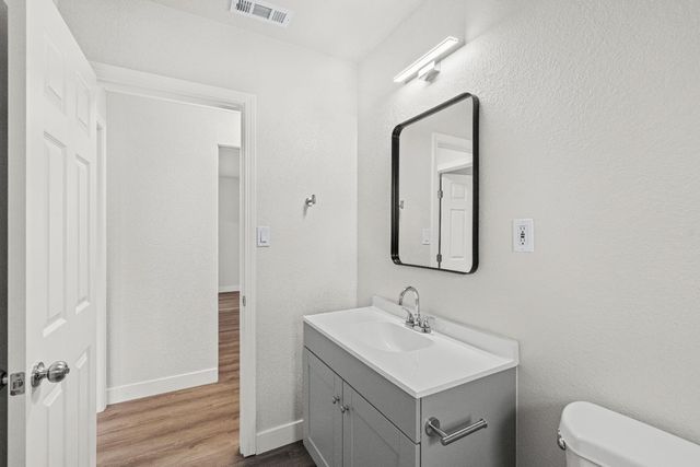 580 Lampasas Ave, Sacramento, CA 95815