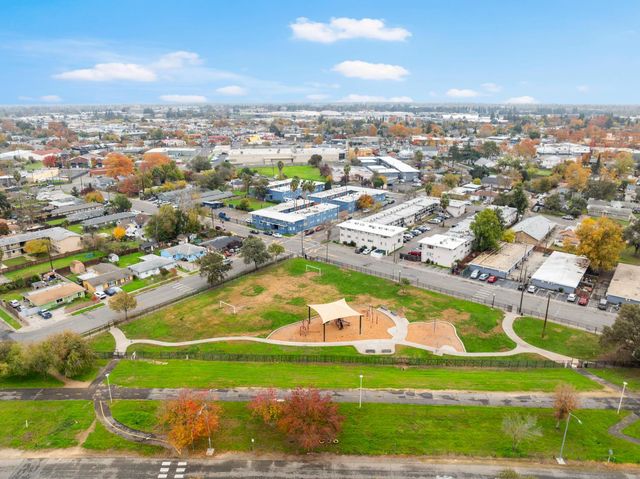 580 Lampasas Ave, Sacramento, CA 95815