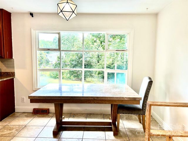 6708 Lynmont Drive, Charlotte, NC 28212