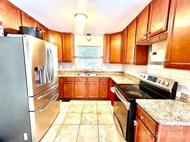 6708 Lynmont Drive, Charlotte, NC 28212