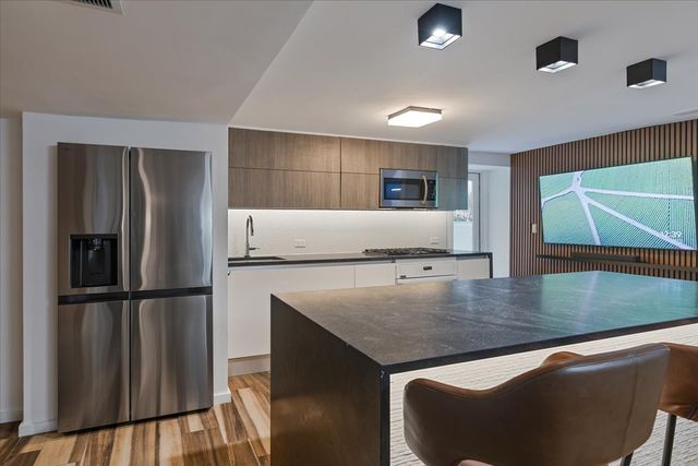 3020 N Sheridan Road GN, Chicago, IL 60657