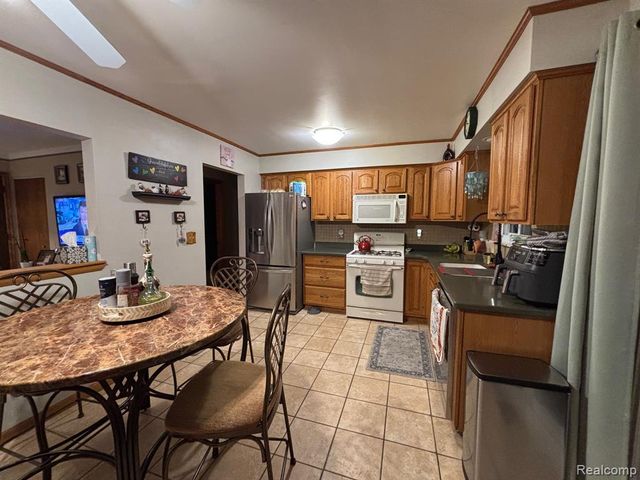 40724 Pickett Ridge Road, Sterling Heights, MI 48313