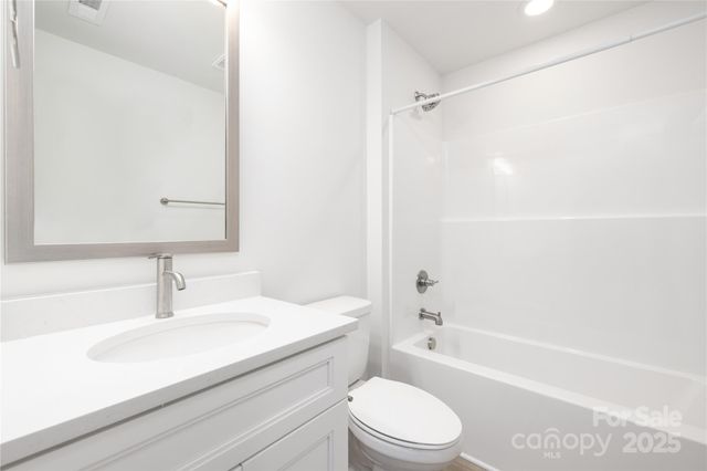 307 E Glendale Avenue, Mount Holly, NC 28120