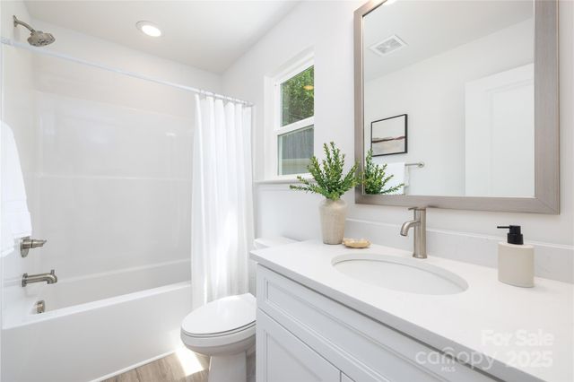 307 E Glendale Avenue, Mount Holly, NC 28120