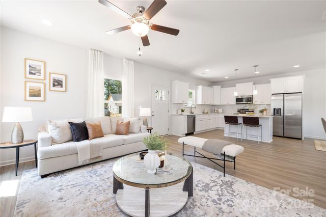 307 E Glendale Avenue, Mount Holly, NC 28120