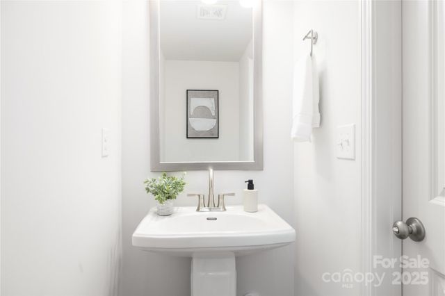 307 E Glendale Avenue, Mount Holly, NC 28120