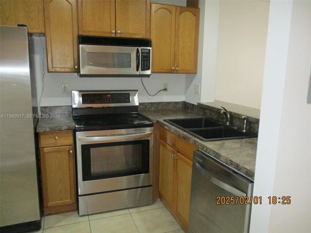 13910 SW 175th Ter 13010, Miami, FL 33177