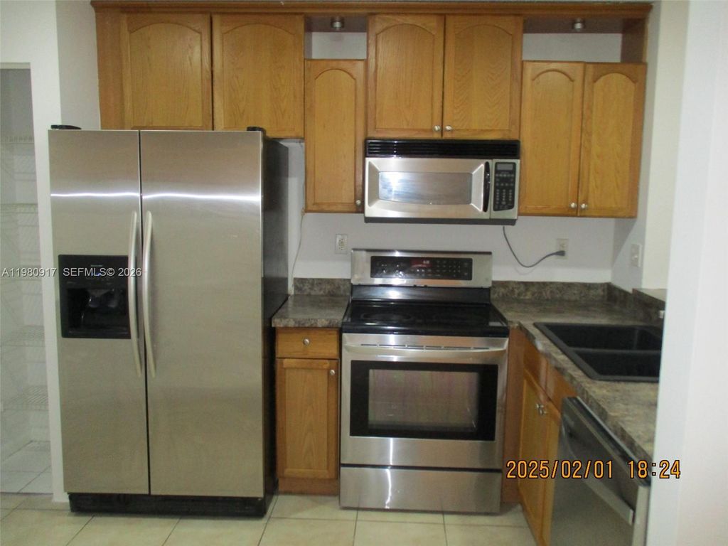 13910 SW 175th Ter 13010, Miami, FL 33177