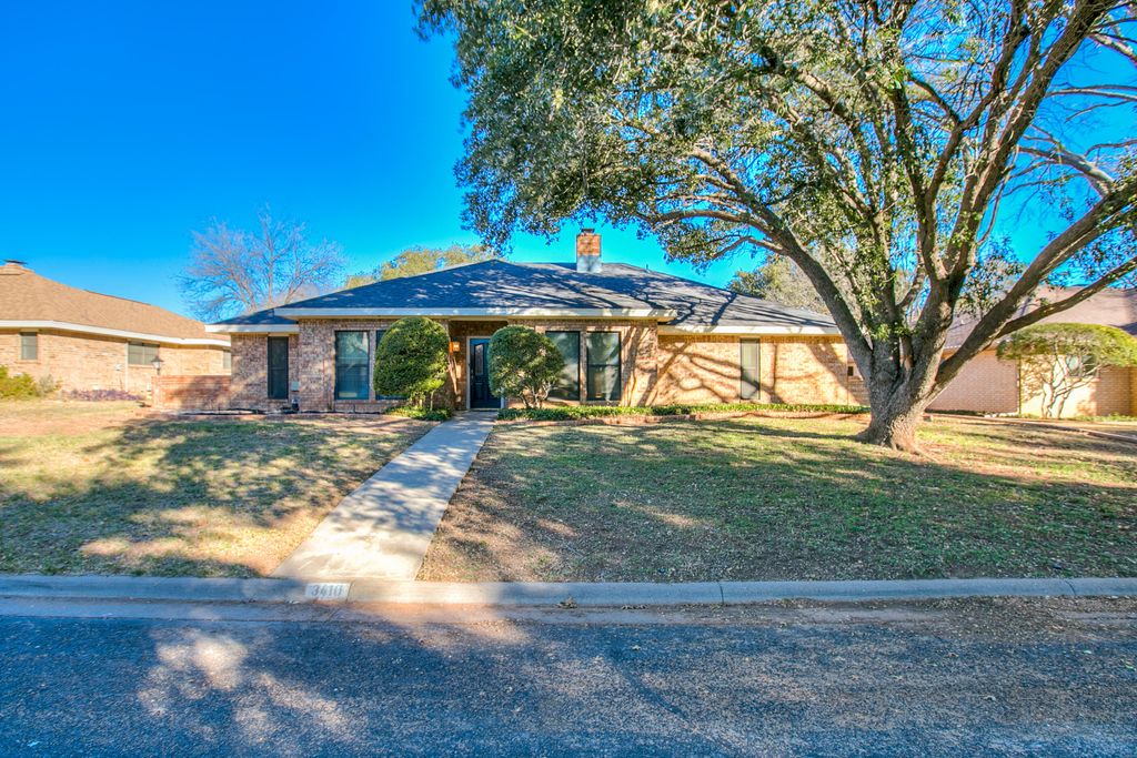 Image 1 of property listing at 3410 Grandview Drive Drive, San Angelo, TX 76904