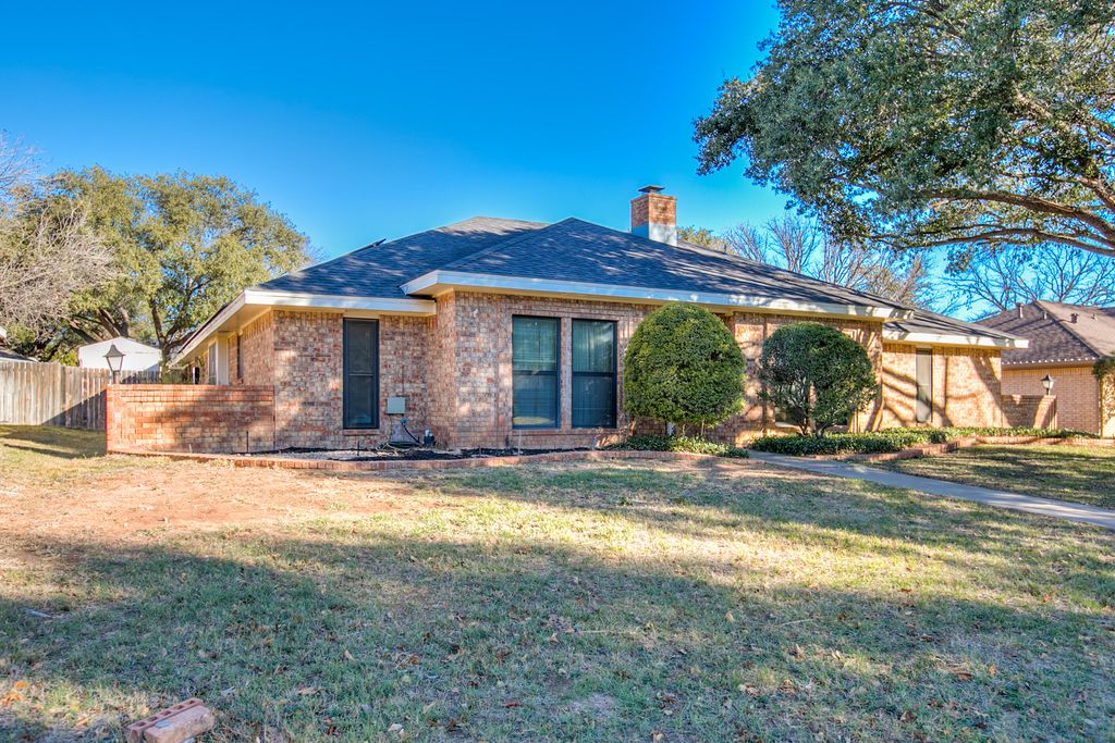 Image 2 of property listing at 3410 Grandview Drive Drive, San Angelo, TX 76904