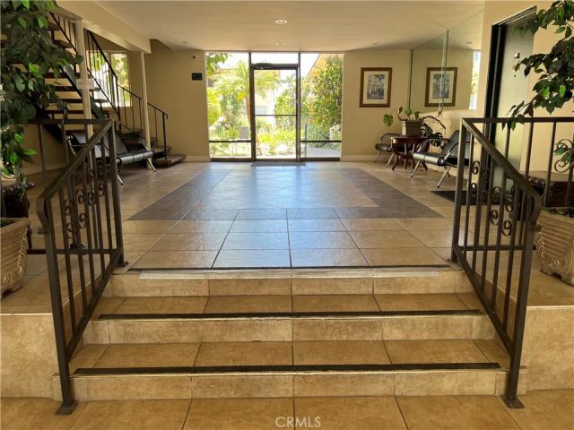 5328 Newcastle 62, Encino, CA 91316