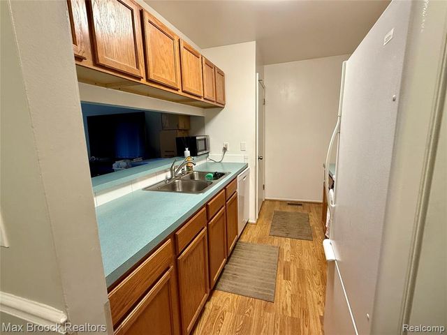 1045 Leisure Drive, Grand Blanc, MI 48507