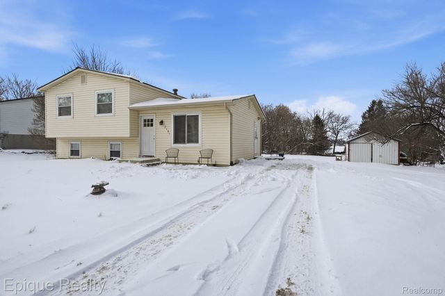 2191 Stonesthrow Drive, Oregon Township, MI 48446