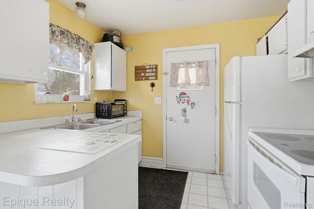 2191 Stonesthrow Drive, Oregon Township, MI 48446