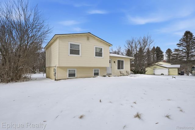 2191 Stonesthrow Drive, Oregon Township, MI 48446